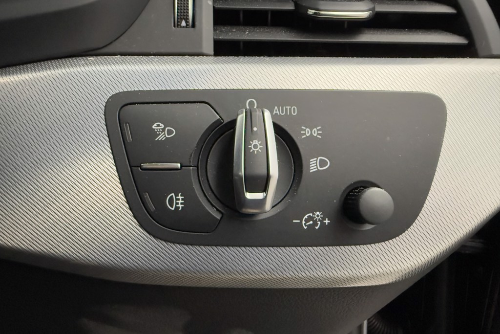 Audi A4 Technik Automatic Petrol Saloon - Stock Number (1552835) - 17th supplementary image