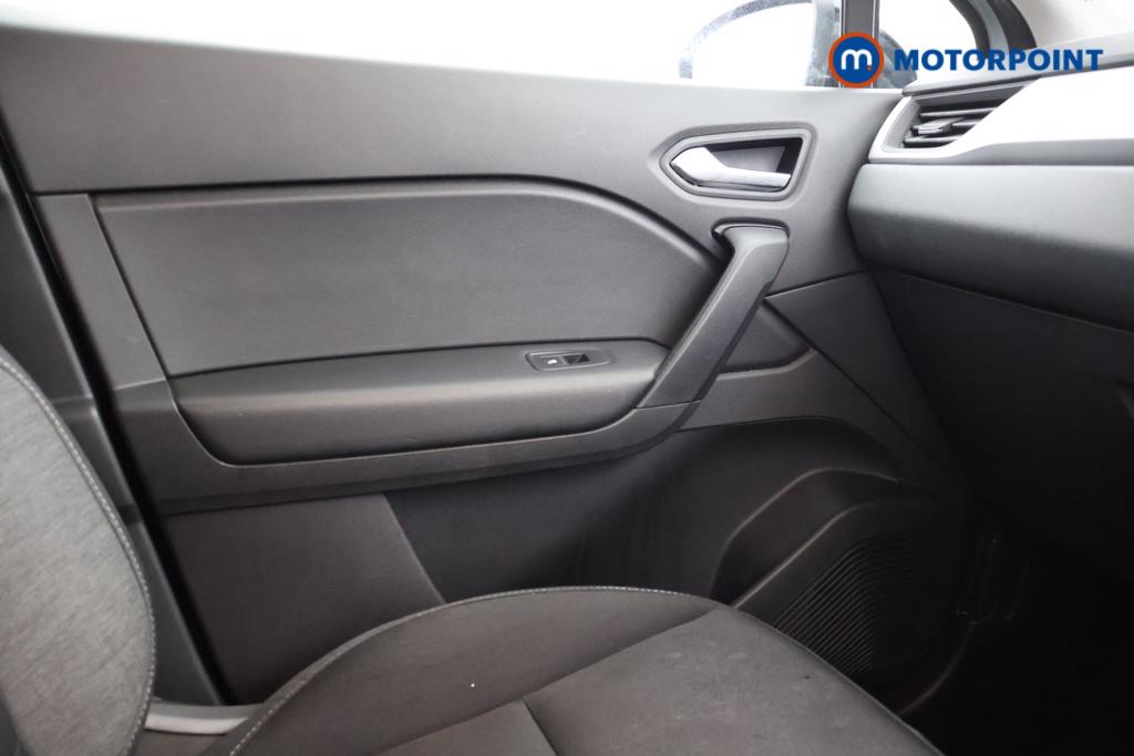 Renault Captur Iconic Manual Petrol SUV - Stock Number (1553905) - 7th supplementary image