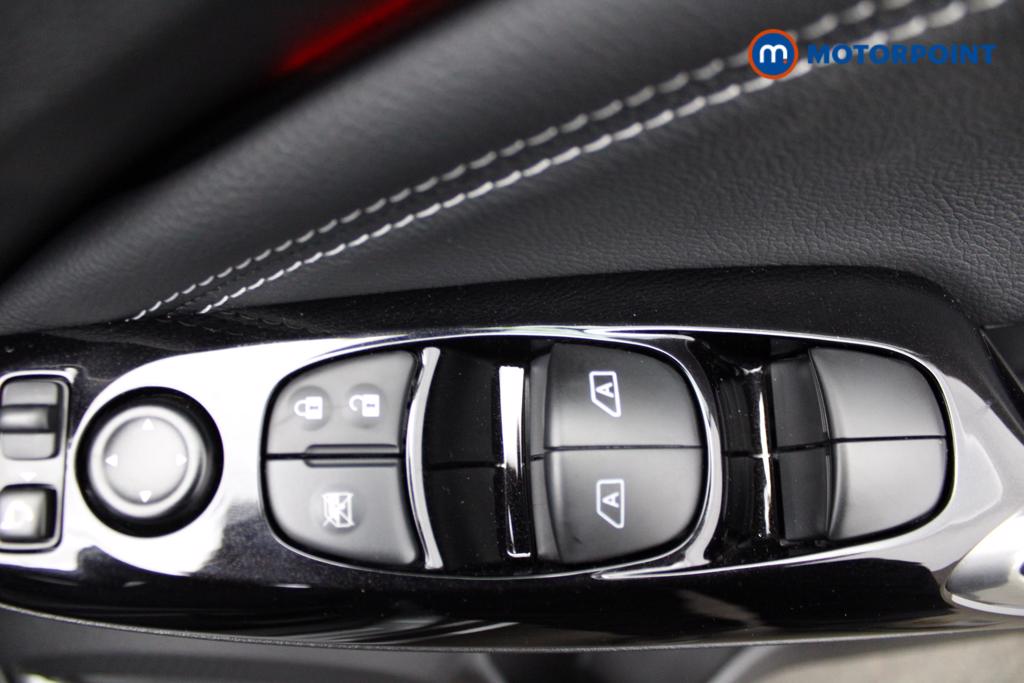 Nissan Juke Tekna Manual Petrol SUV - Stock Number (1556770) - 19th supplementary image