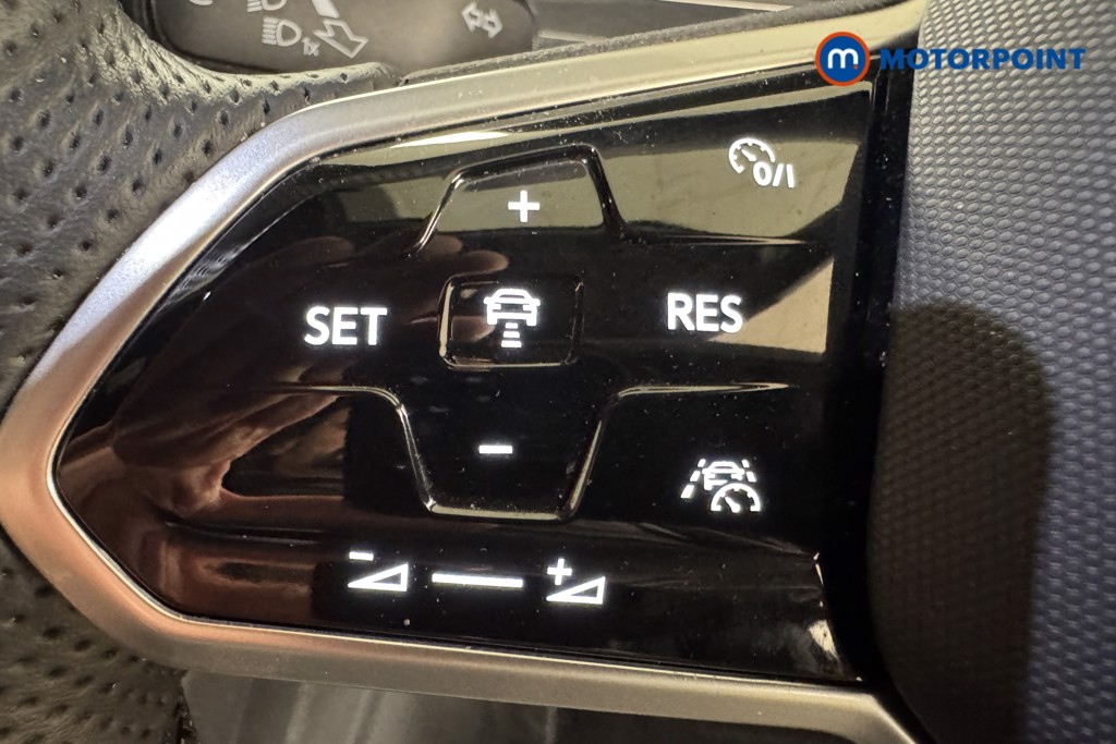 Volkswagen Tiguan R-Line Automatic Petrol SUV - Stock Number (1557633) - 13th supplementary image