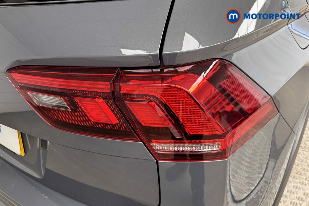 Volkswagen Tiguan R-Line Automatic Petrol SUV - Stock Number (1557633) - 19th supplementary image