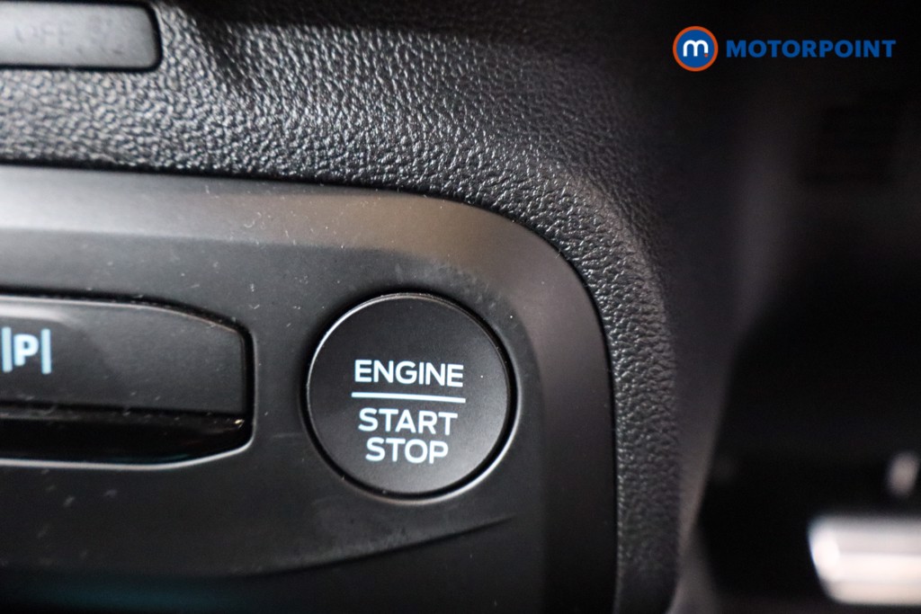 Ford Focus St-Line Vignale Automatic Petrol-Electric Hybrid Hatchback - Stock Number (1557980) - 13th supplementary image