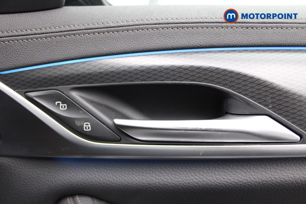 BMW 5 Series M Sport Automatic Petrol Plug-In Hybrid Estate - Stock Number (1543735) - 17th supplementary image
