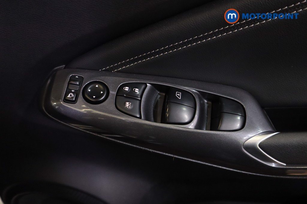 Nissan Juke N-Connecta Automatic Petrol-Electric Hybrid SUV - Stock Number (1549275) - 3rd supplementary image