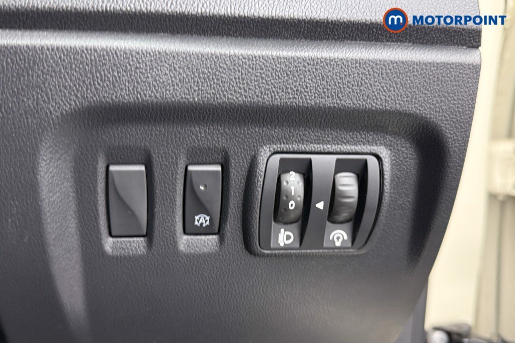 Renault Captur Signature Automatic Diesel SUV - Stock Number (1551641) - 14th supplementary image
