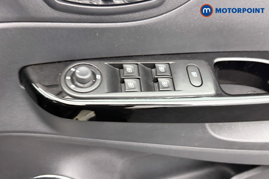 Renault Captur Signature Automatic Diesel SUV - Stock Number (1551641) - 15th supplementary image