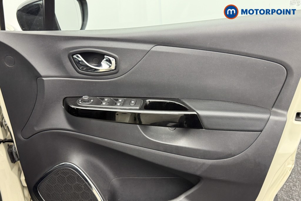 Renault Captur Signature Automatic Diesel SUV - Stock Number (1551641) - 16th supplementary image