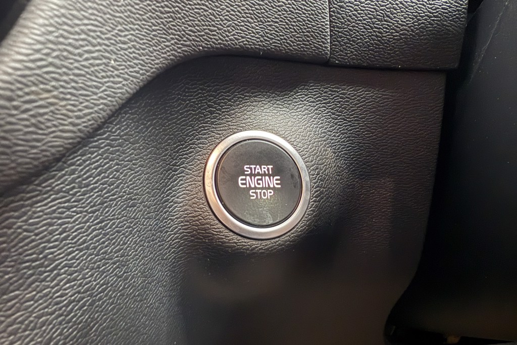 Volvo Xc40 R Design Pro Automatic Petrol Plug-In Hybrid SUV - Stock Number (1552423) - 13th supplementary image