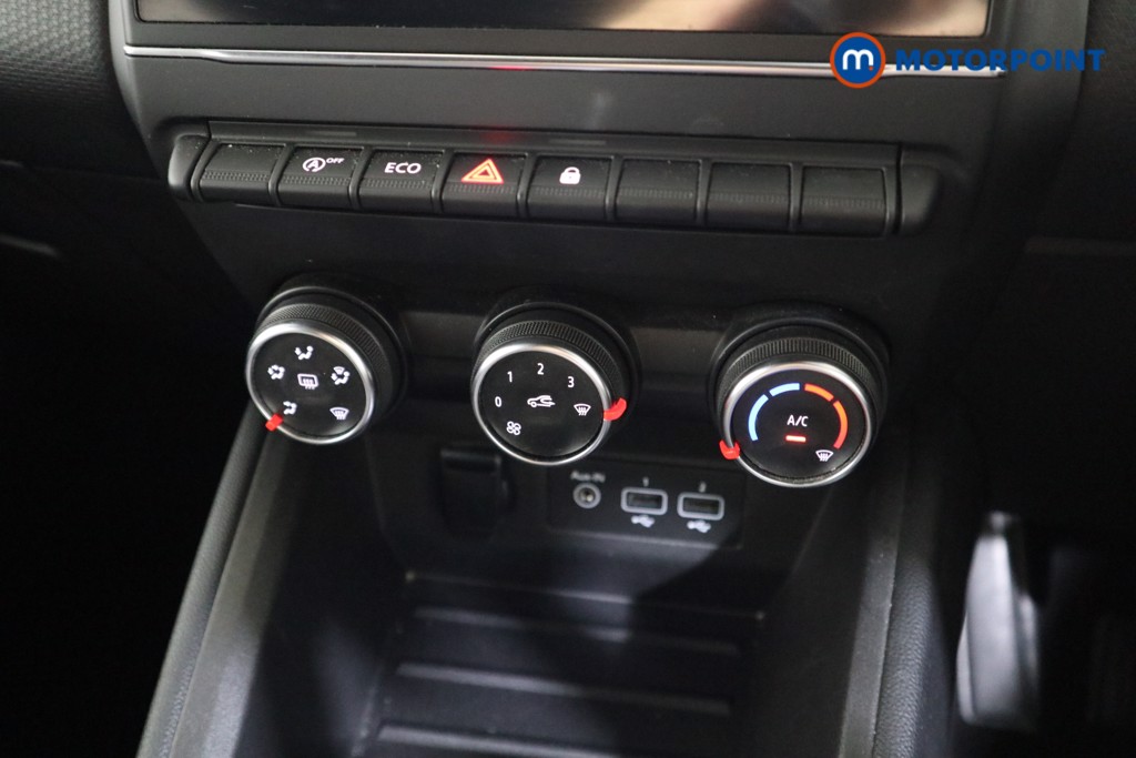 Renault Clio Iconic Manual Petrol Hatchback - Stock Number (1553256) - 7th supplementary image
