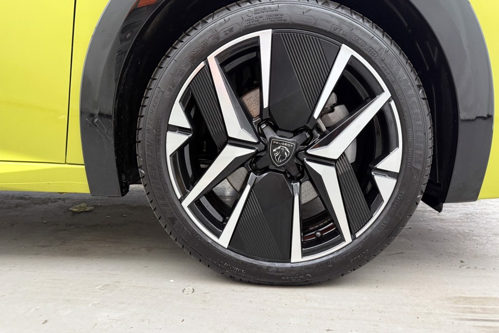Peugeot 208 GT Automatic Petrol-Electric Hybrid Hatchback - Stock Number (1553635) - 34th supplementary image