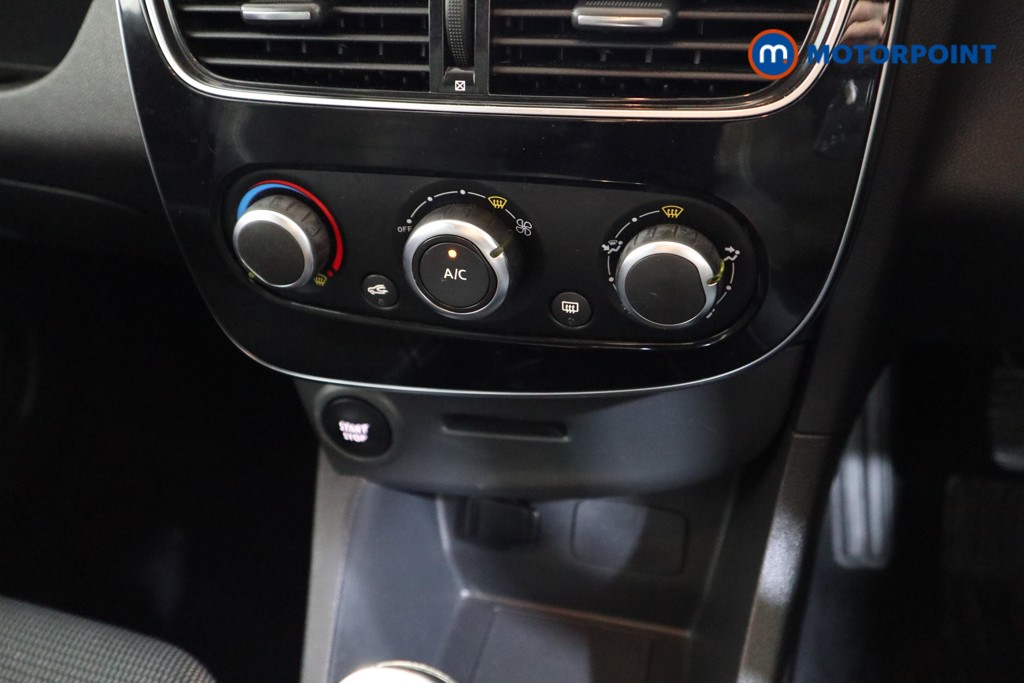 Renault Clio Iconic Manual Petrol Hatchback - Stock Number (1553877) - 7th supplementary image