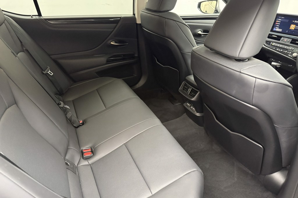 Lexus ES 300H 2.5 4Dr Cvt Premium Edition Automatic Petrol-Electric Hybrid Saloon - Stock Number (1554547) - 26th supplementary image