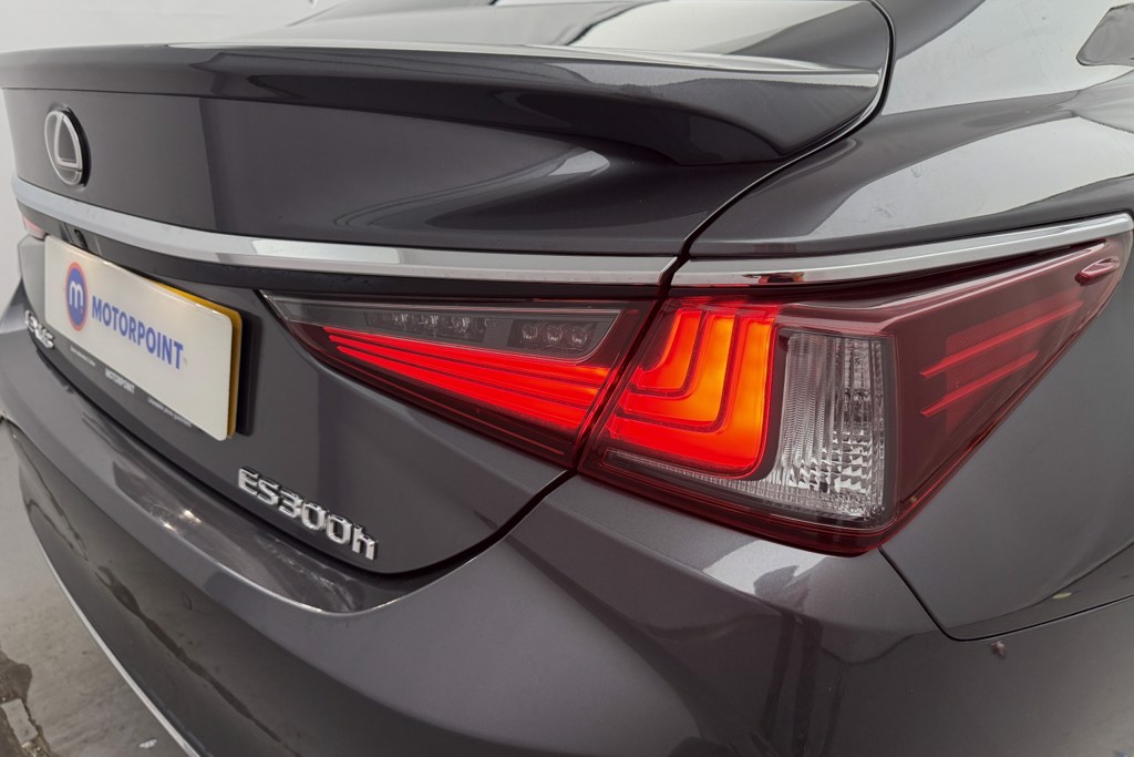 Lexus ES 300H 2.5 4Dr Cvt Premium Edition Automatic Petrol-Electric Hybrid Saloon - Stock Number (1554547) - 32nd supplementary image