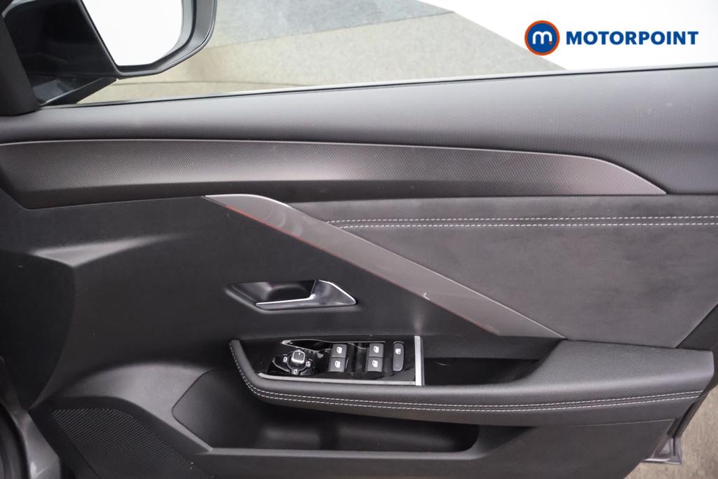 Vauxhall Astra Ultimate Automatic Electric Hatchback - Stock Number (1555191) - 9th supplementary image