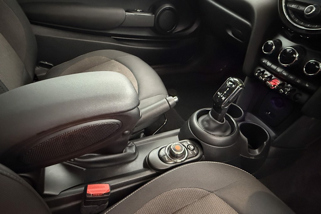 Mini Hatchback Cooper Classic Automatic Petrol Hatchback - Stock Number (1555738) - 15th supplementary image