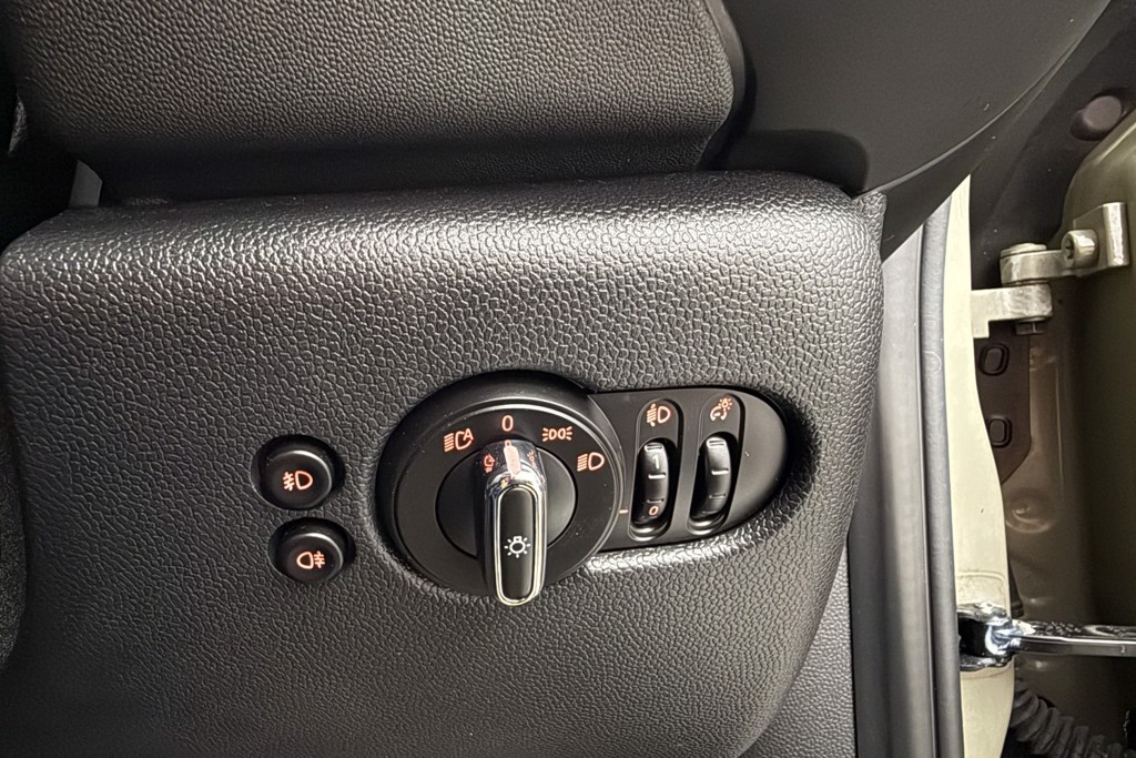 Mini Hatchback Cooper Classic Automatic Petrol Hatchback - Stock Number (1555738) - 17th supplementary image