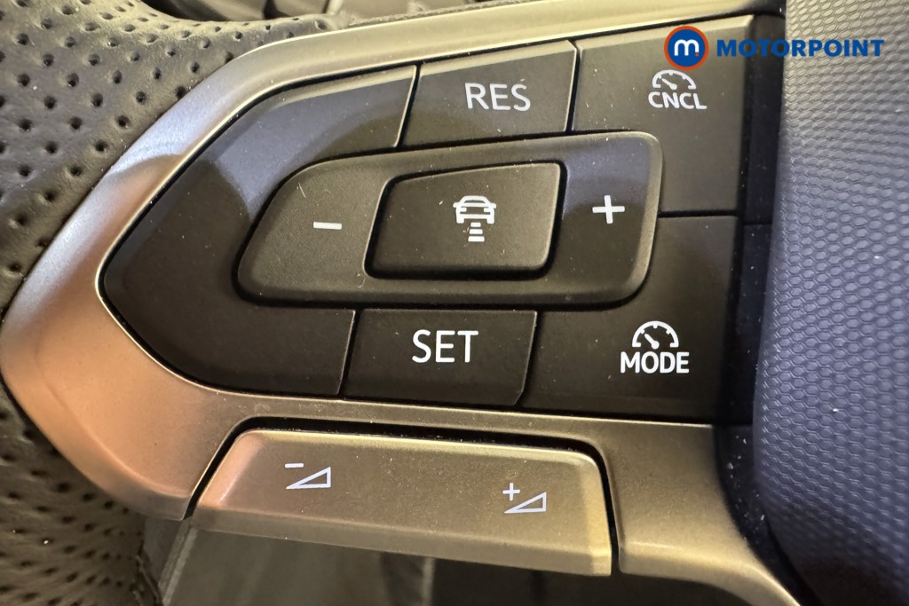 Volkswagen Tiguan R-Line Automatic Petrol SUV - Stock Number (1556375) - 13th supplementary image