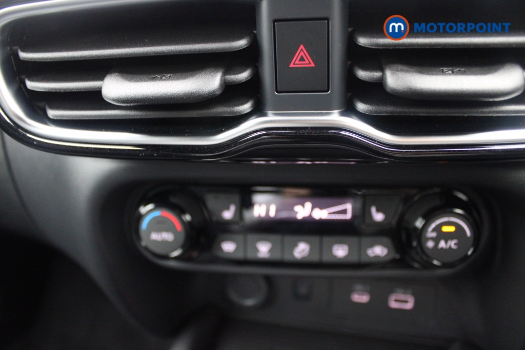 Nissan Juke Tekna Manual Petrol SUV - Stock Number (1556777) - 9th supplementary image
