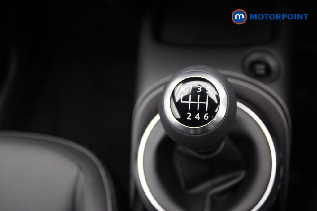 Nissan Juke Tekna Manual Petrol SUV - Stock Number (1556777) - 14th supplementary image
