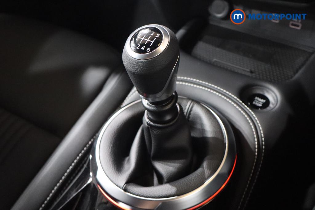 Nissan Juke Tekna Manual Petrol SUV - Stock Number (1556805) - 5th supplementary image