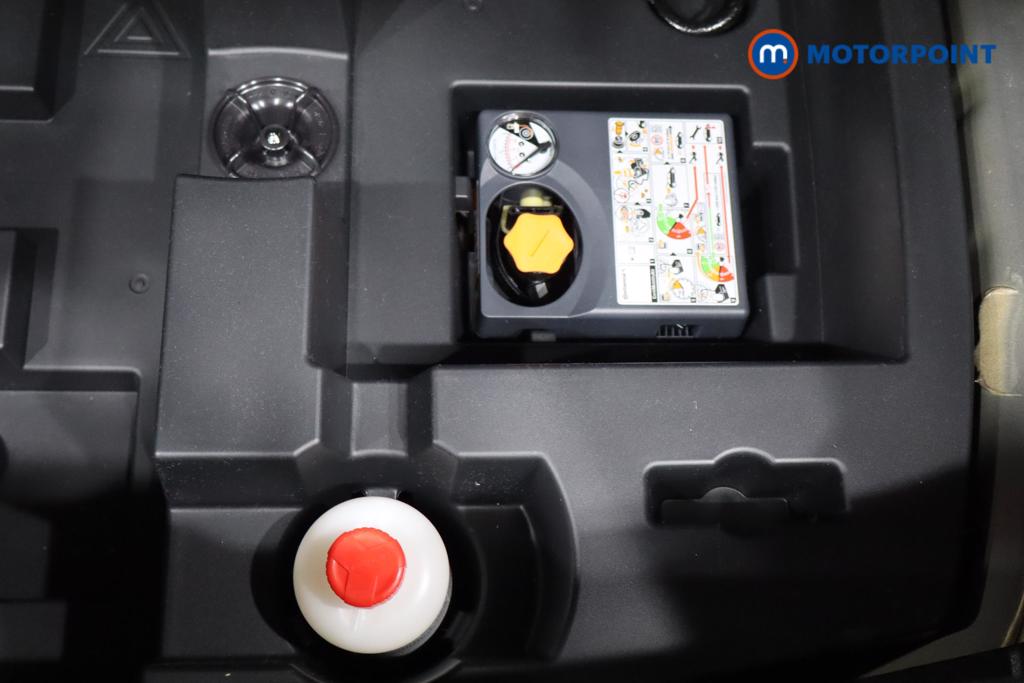Nissan Juke Tekna Manual Petrol SUV - Stock Number (1556805) - 27th supplementary image