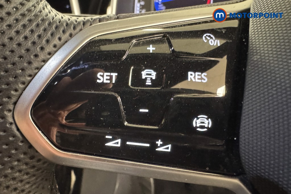 Volkswagen T-Roc R-Line Manual Petrol SUV - Stock Number (1556896) - 13th supplementary image