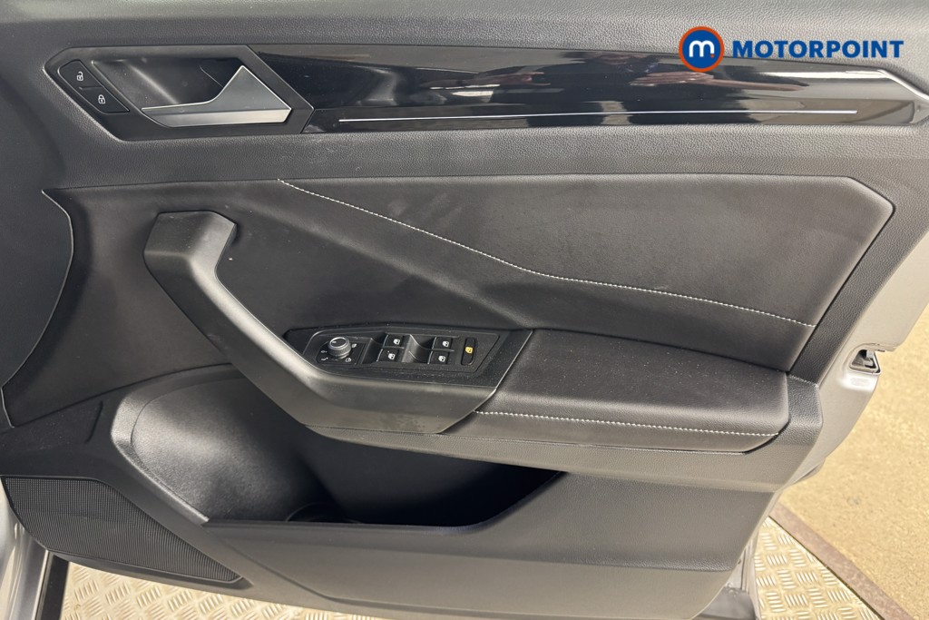 Volkswagen T-Roc R-Line Manual Petrol SUV - Stock Number (1556896) - 15th supplementary image