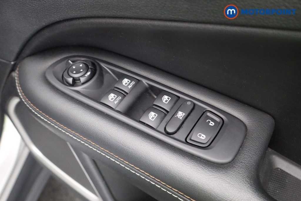 Jeep Compass Longitude Manual Petrol SUV - Stock Number (1557222) - 11th supplementary image