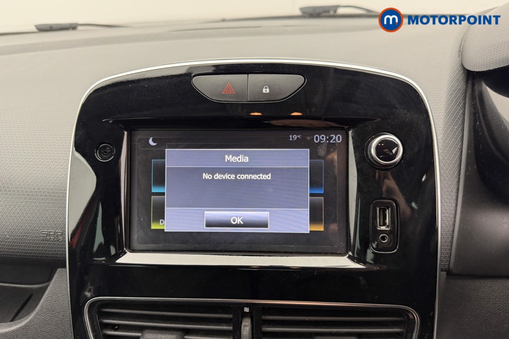 Renault Clio Iconic Manual Petrol Hatchback - Stock Number (1548336) - 6th supplementary image