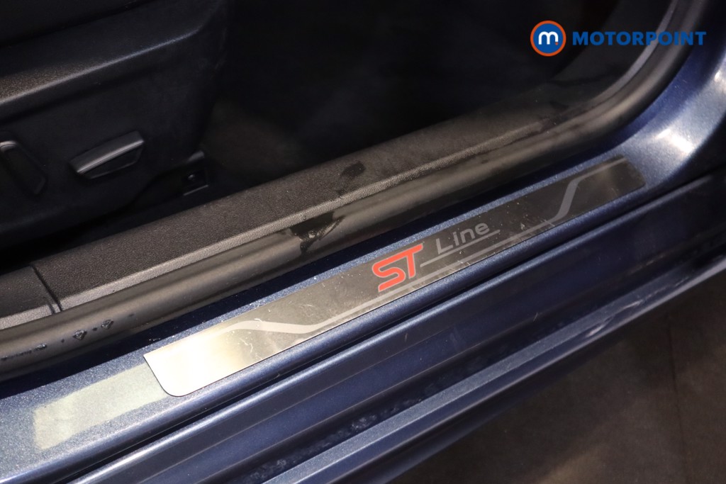 Ford Focus St-Line X Manual Diesel Hatchback - Stock Number (1550526) - 5th supplementary image