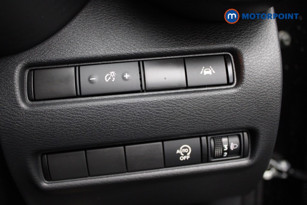 Nissan Juke N-Connecta Automatic Petrol SUV - Stock Number (1551374) - 15th supplementary image