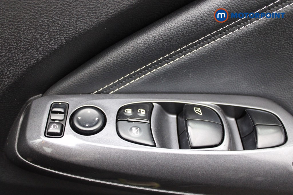Nissan Juke N-Connecta Automatic Petrol SUV - Stock Number (1551374) - 17th supplementary image