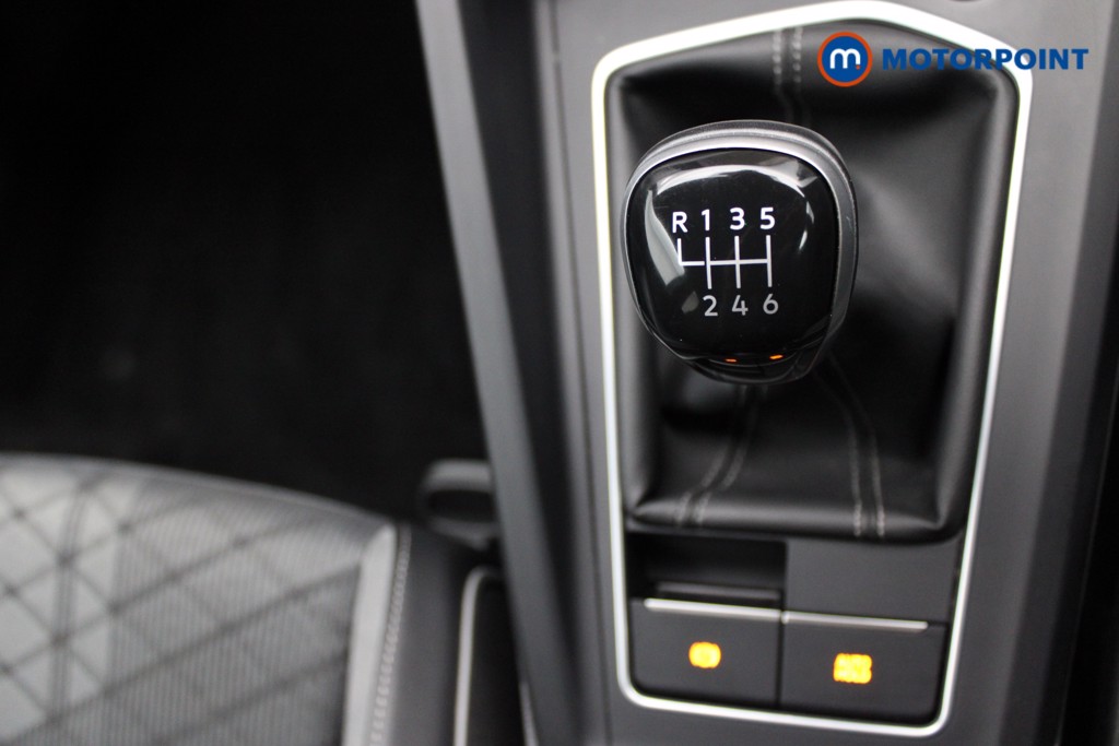 Volkswagen Golf R-Line Manual Petrol Hatchback - Stock Number (1552348) - 13th supplementary image