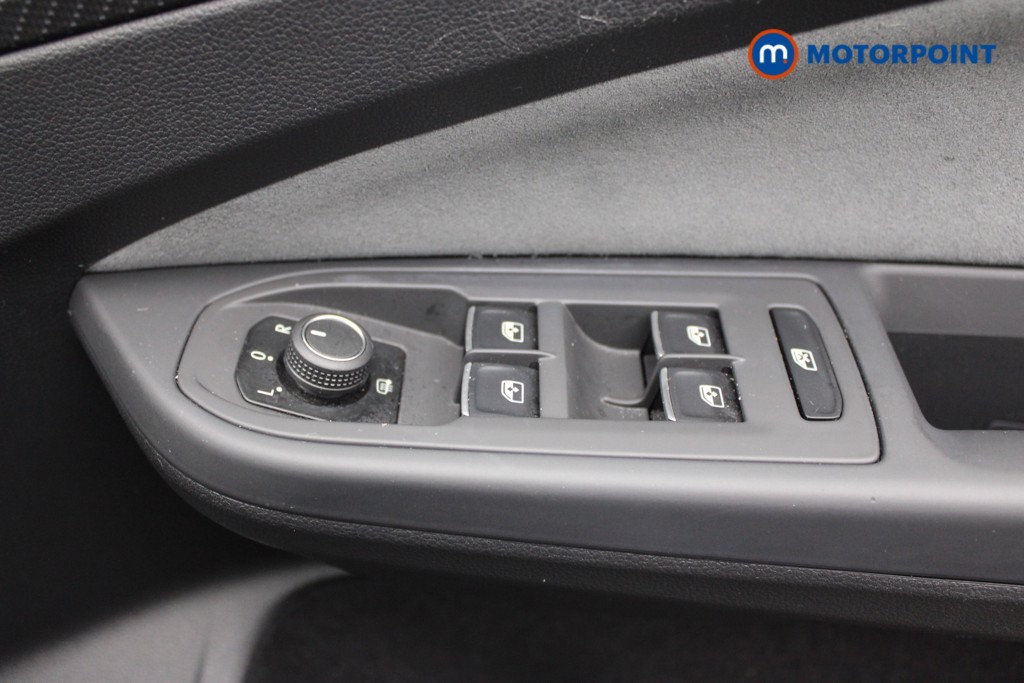 Volkswagen Golf R-Line Manual Petrol Hatchback - Stock Number (1552348) - 18th supplementary image