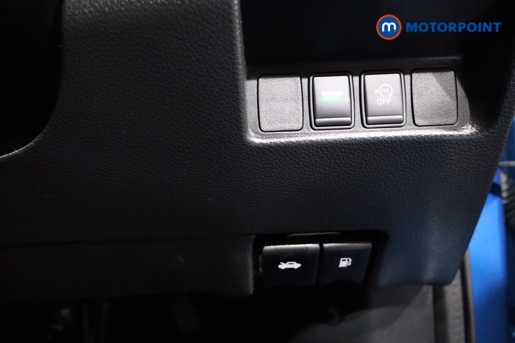 Nissan Qashqai N-Connecta Automatic Petrol SUV - Stock Number (1556991) - 17th supplementary image