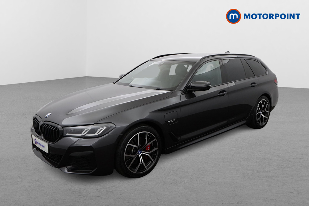 BMW 5 Series M Sport Automatic Petrol Plug-In Hybrid Estate - Stock Number (1557923) - Passenger side front corner