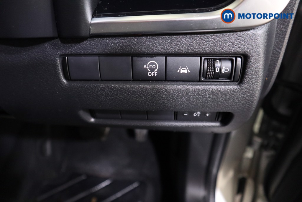 Nissan Qashqai N-Connecta Automatic Petrol SUV - Stock Number (1553746) - 9th supplementary image