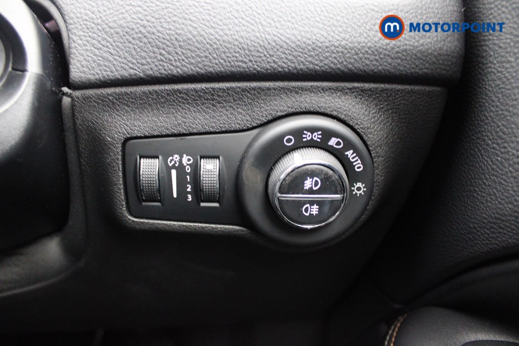 Jeep Compass Longitude Manual Petrol SUV - Stock Number (1534177) - 14th supplementary image