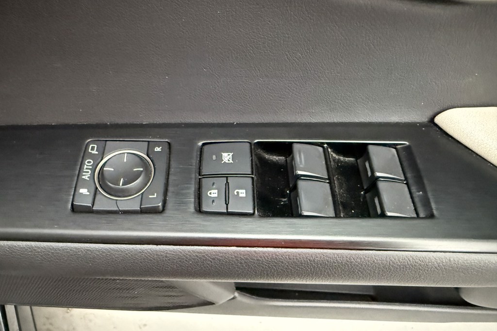 Lexus UX 300E 150Kw 54.3 Kwh 5Dr E-Cvt Takumi Pack Automatic Electric SUV - Stock Number (1543839) - 14th supplementary image