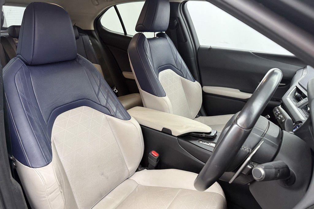 Lexus UX 300E 150Kw 54.3 Kwh 5Dr E-Cvt Takumi Pack Automatic Electric SUV - Stock Number (1543839) - 16th supplementary image