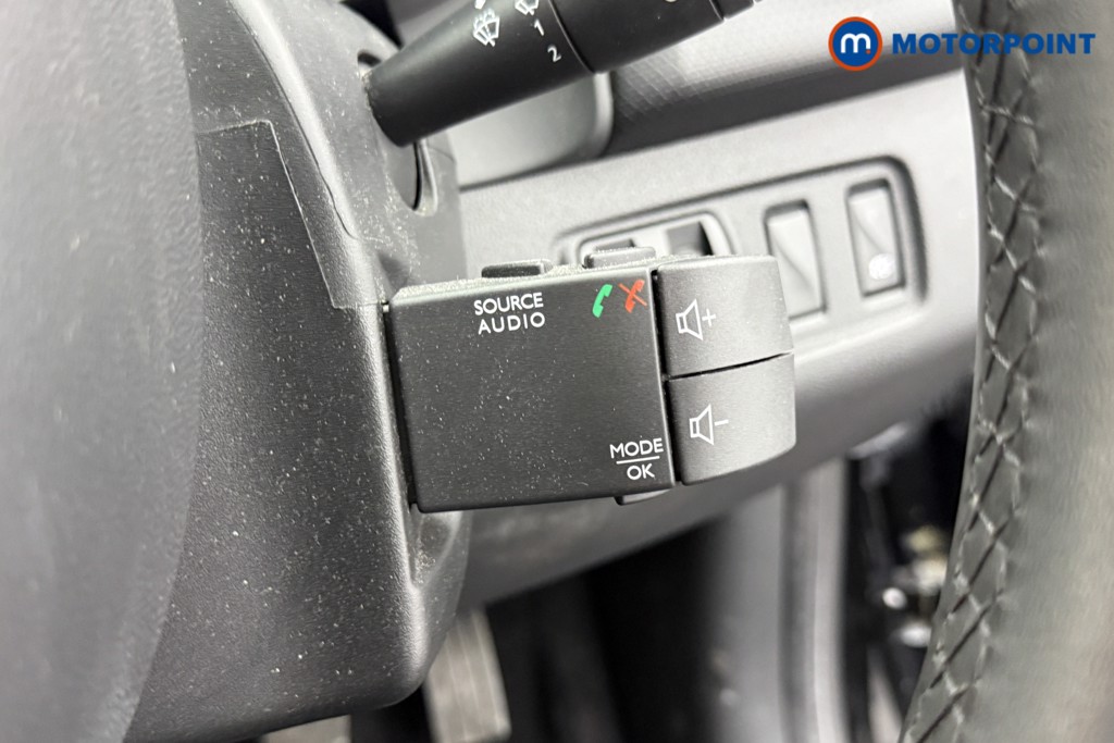 Renault Clio Iconic Manual Petrol Hatchback - Stock Number (1546067) - 15th supplementary image