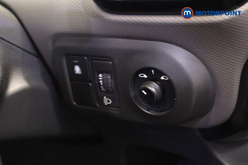 Citroen C4 Cactus Flair Manual Petrol SUV - Stock Number (1551870) - 4th supplementary image