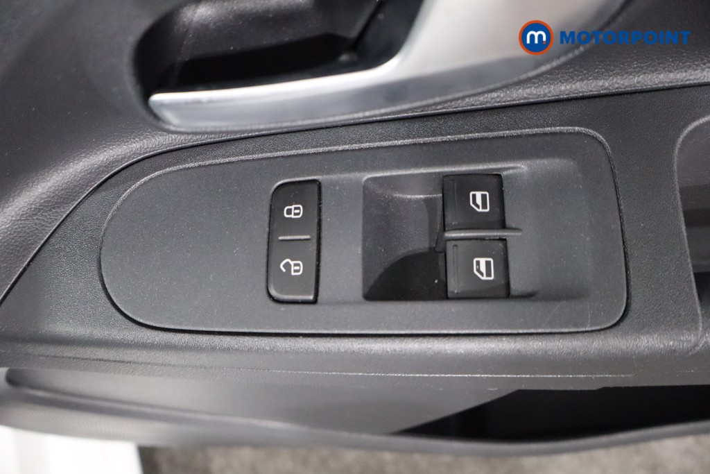 Volkswagen UP Move Up Automatic Petrol Hatchback - Stock Number (1552653) - 16th supplementary image