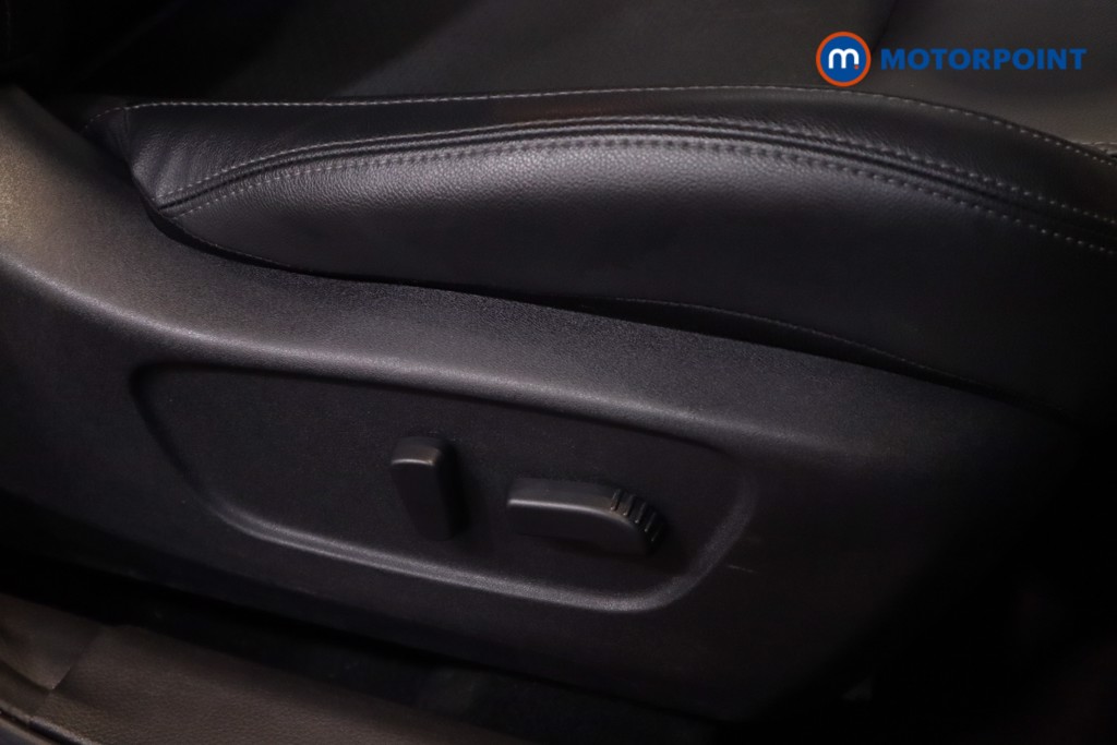 Nissan Qashqai Tekna Manual Diesel SUV - Stock Number (1553118) - 8th supplementary image