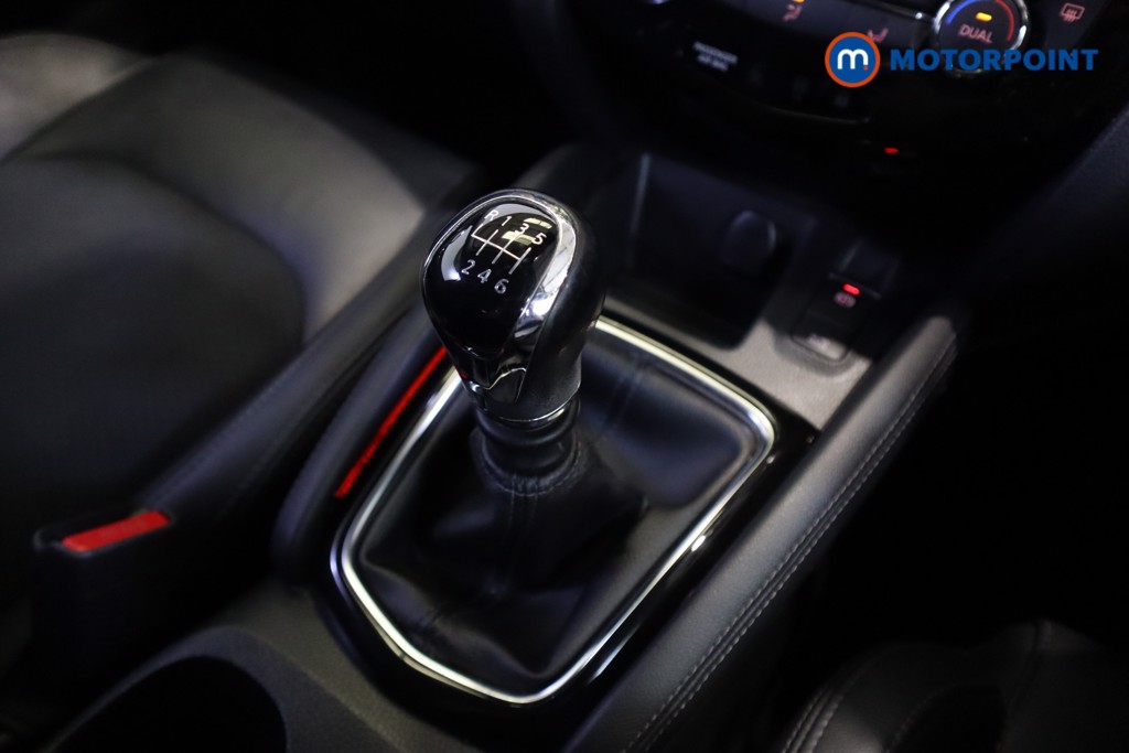 Nissan Qashqai Tekna Manual Diesel SUV - Stock Number (1553118) - 21st supplementary image
