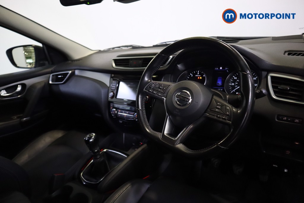 Nissan Qashqai Tekna Manual Diesel SUV - Stock Number (1553118) - 1st supplementary image