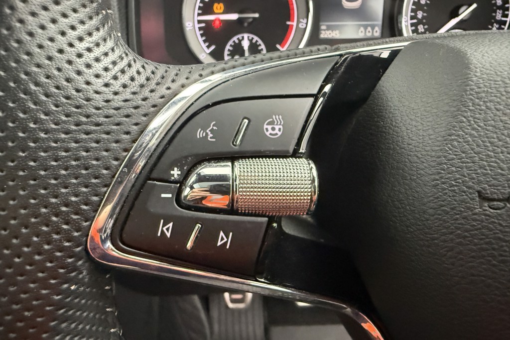 Skoda Karoq Sportline Manual Petrol SUV - Stock Number (1553595) - 4th supplementary image