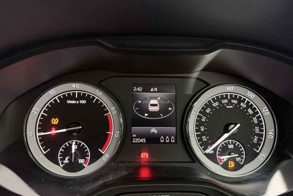 Skoda Karoq Sportline Manual Petrol SUV - Stock Number (1553595) - 6th supplementary image