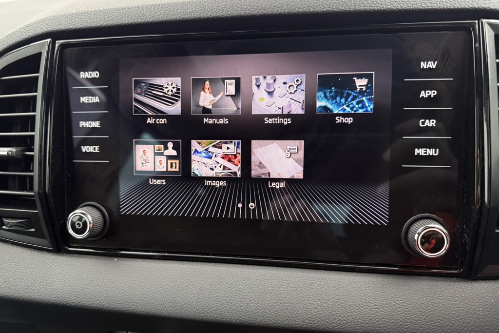 Skoda Karoq Sportline Manual Petrol SUV - Stock Number (1553595) - 10th supplementary image