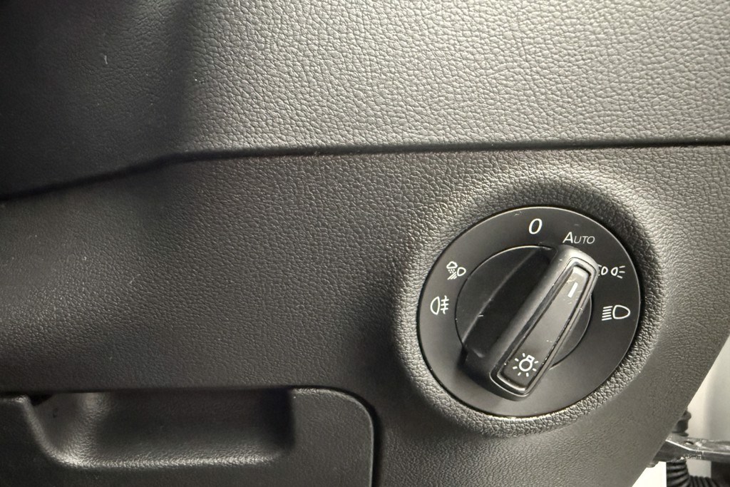 Skoda Karoq Sportline Manual Petrol SUV - Stock Number (1553595) - 19th supplementary image